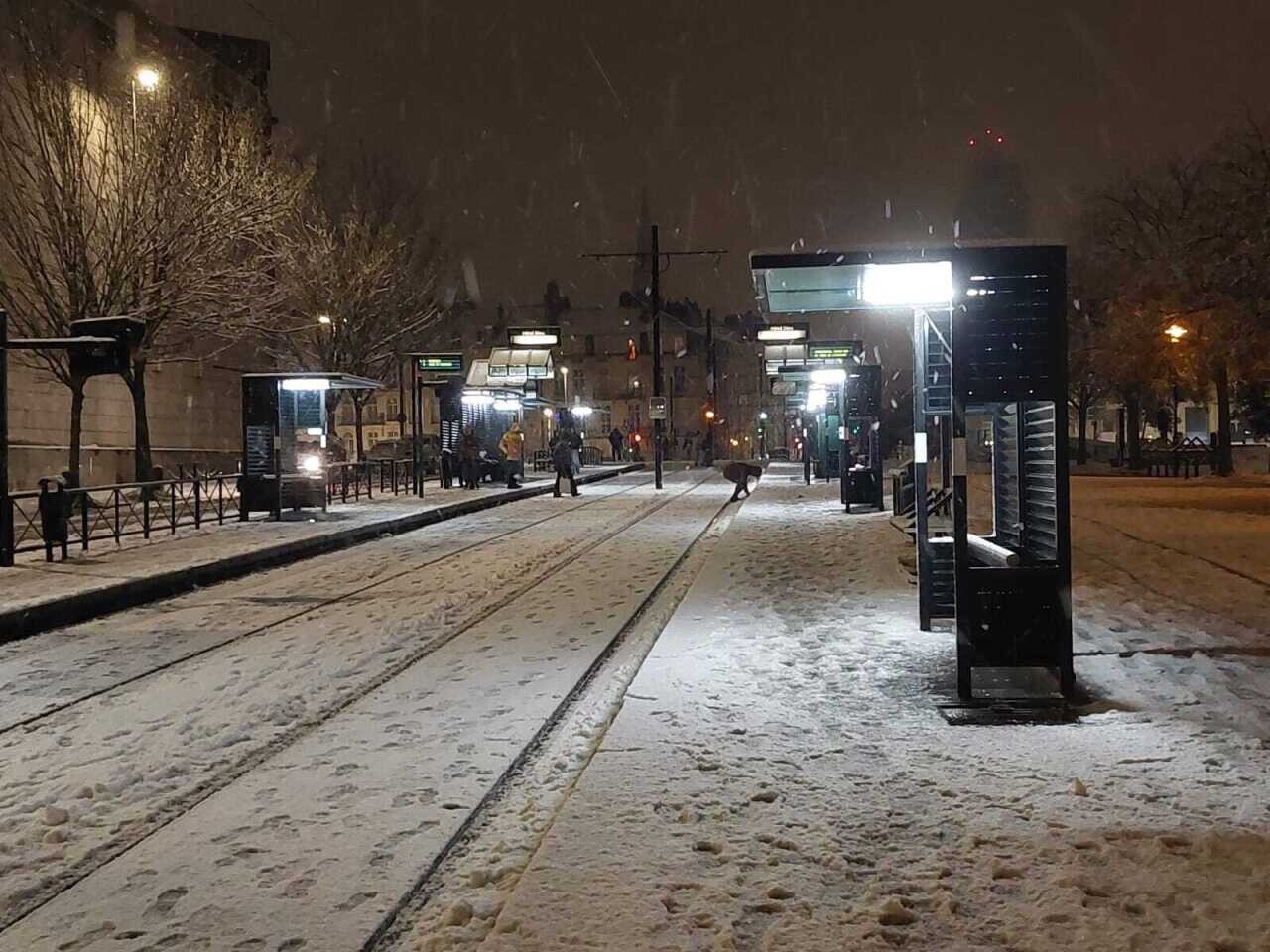 encore de la neige et de la pluie verglaçante dans la nuit