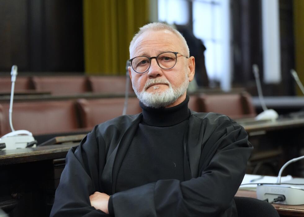 Steffen Hoerning, représentant de la partie civile, est photographié avant le début du procès à huis clos "White Tiger" au tribunal régional pour mineurs de Hambourg, dans le nord de l’Allemagne, le 9 janvier 2026