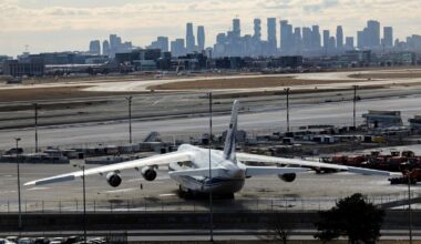 Guerre en Ukraine : la Russie et le Canada s’écharpent toujours sur l’avion An-124, stationné à l’aéroport de Toronto depuis 4 ans