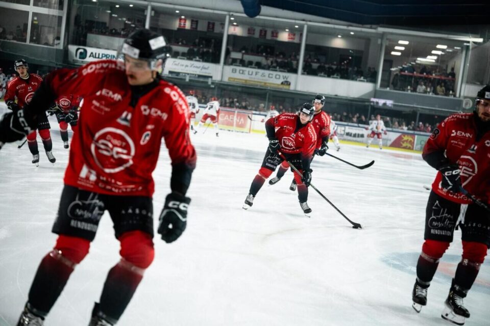 Les joueurs sont à l'échauffement.