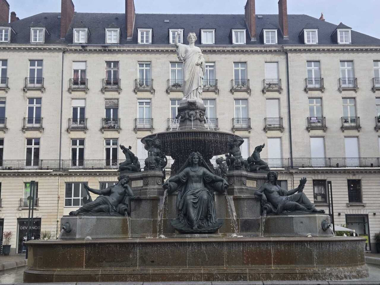 à Nantes, les statues ont retrouvé la fontaine place Royale