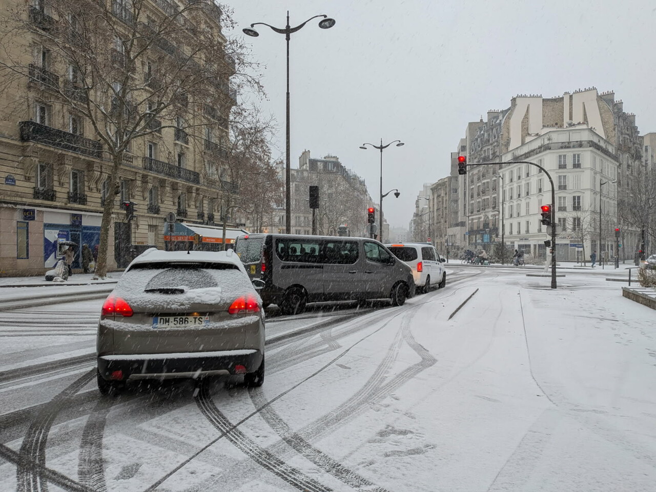 des bouchons exceptionnels sur les routes de Paris et d'Île-de-France, les automobilistes à l'arrêt