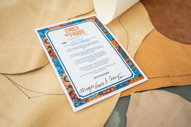 Le courrier envoyé par la production de la série "Emily in Paris" annonçant le passage du sac isérois dans un épisode de la 5e saison. LP/Thomas Pueyo