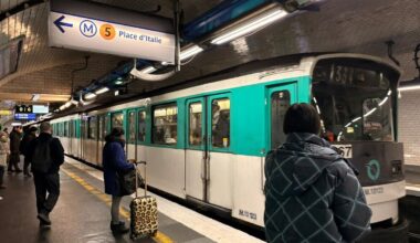 Agression au couteau dans le métro à Paris : l’auteur présumé hospitalisé en psychiatrie, une information judiciaire ouverte
