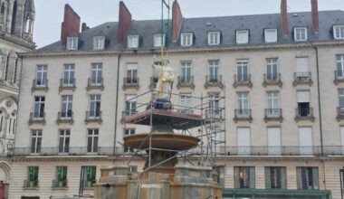 la fontaine de la place Royale retrouve une de ses statues