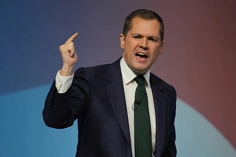 Robert Jenrick s'adresse aux membres lors de la conférence du Parti conservateur au Centre international des congrès de Birmingham, le 2 octobre 2024