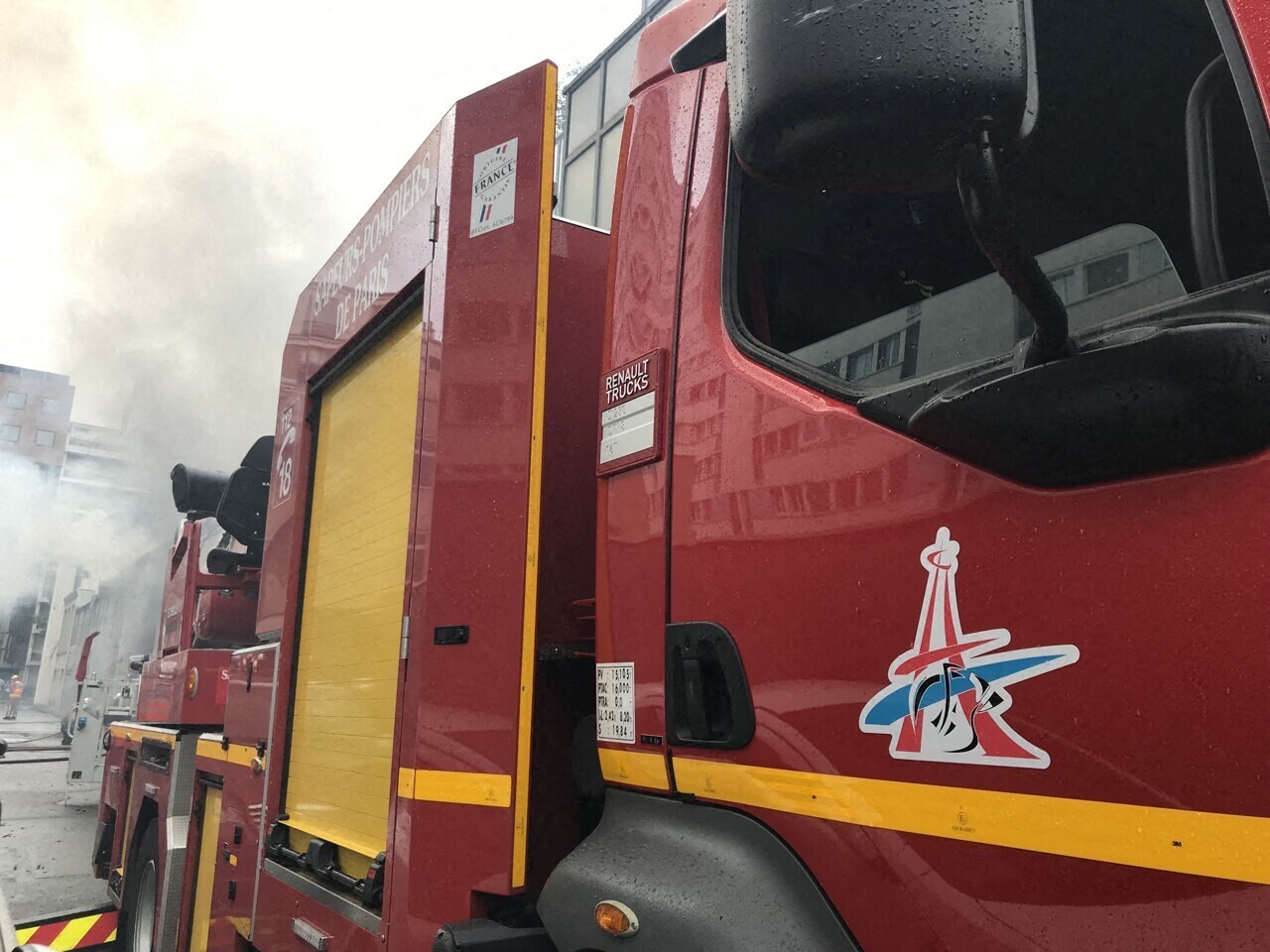 Incendie d'un supermarché G20, le dernier vendeur à la criée décoré... L’info à midi en Île-de-France