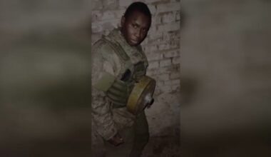 La Russie utiliserait des Africains comme chair à canon contre l’Ukraine : cet homme, désigné comme bombe humaine, est paralysé par la terreur