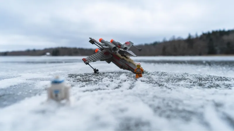 Le pilote du X-Wing s'est écrasé sur la surface gelée du lac du Grand Maclu.