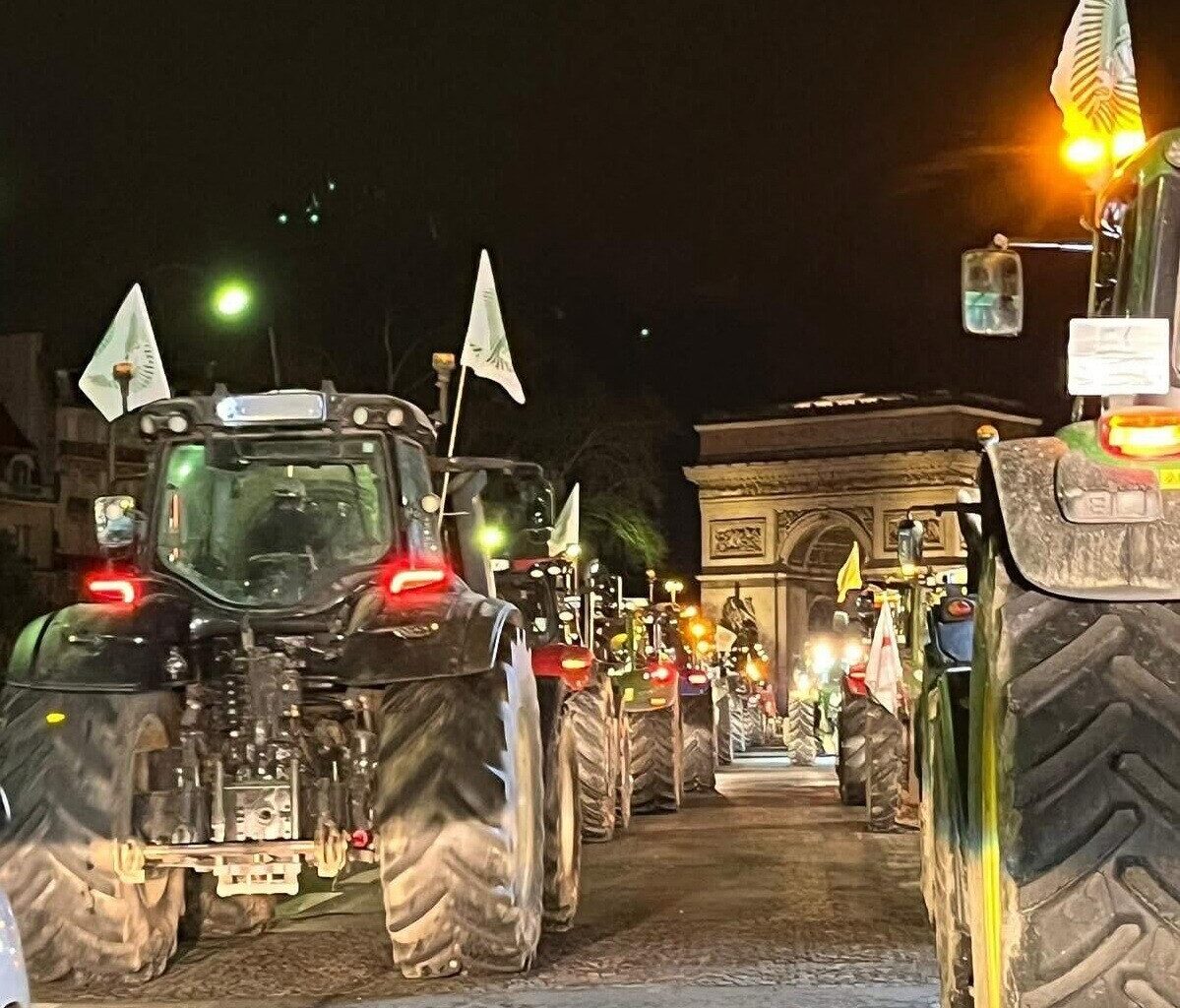après avoir passé la nuit à Paris, les tracteurs ont quitté la capitale