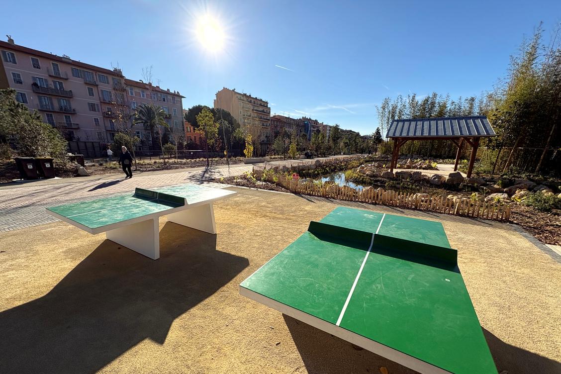 Des tables de ping-pong ont été installées sur la coulée verte de Nice, on vous explique tout