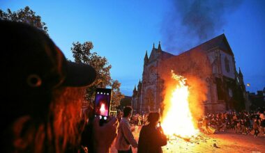 « J’étais juste venu me réchauffer pour le Nouvel An » : à Rennes, la police intervient pour disperser un rassemblement place Sainte-Anne