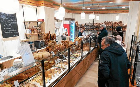 Au vu du nombre de clients à patienter dans le magasin, on sait qu’on ne s’est pas trompé d’adresse.