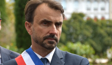 la commerçante Karine Pertus demande au maire de Lyon de retirer sa plainte