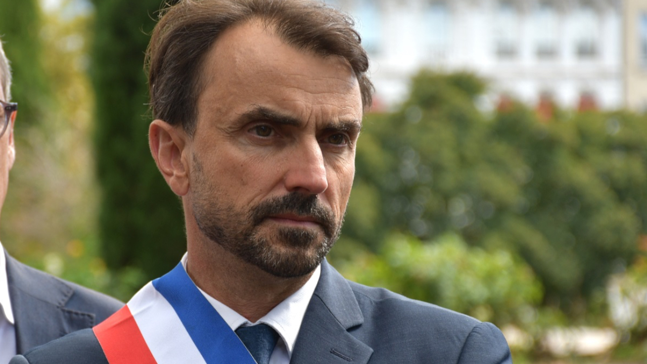 la commerçante Karine Pertus demande au maire de Lyon de retirer sa plainte