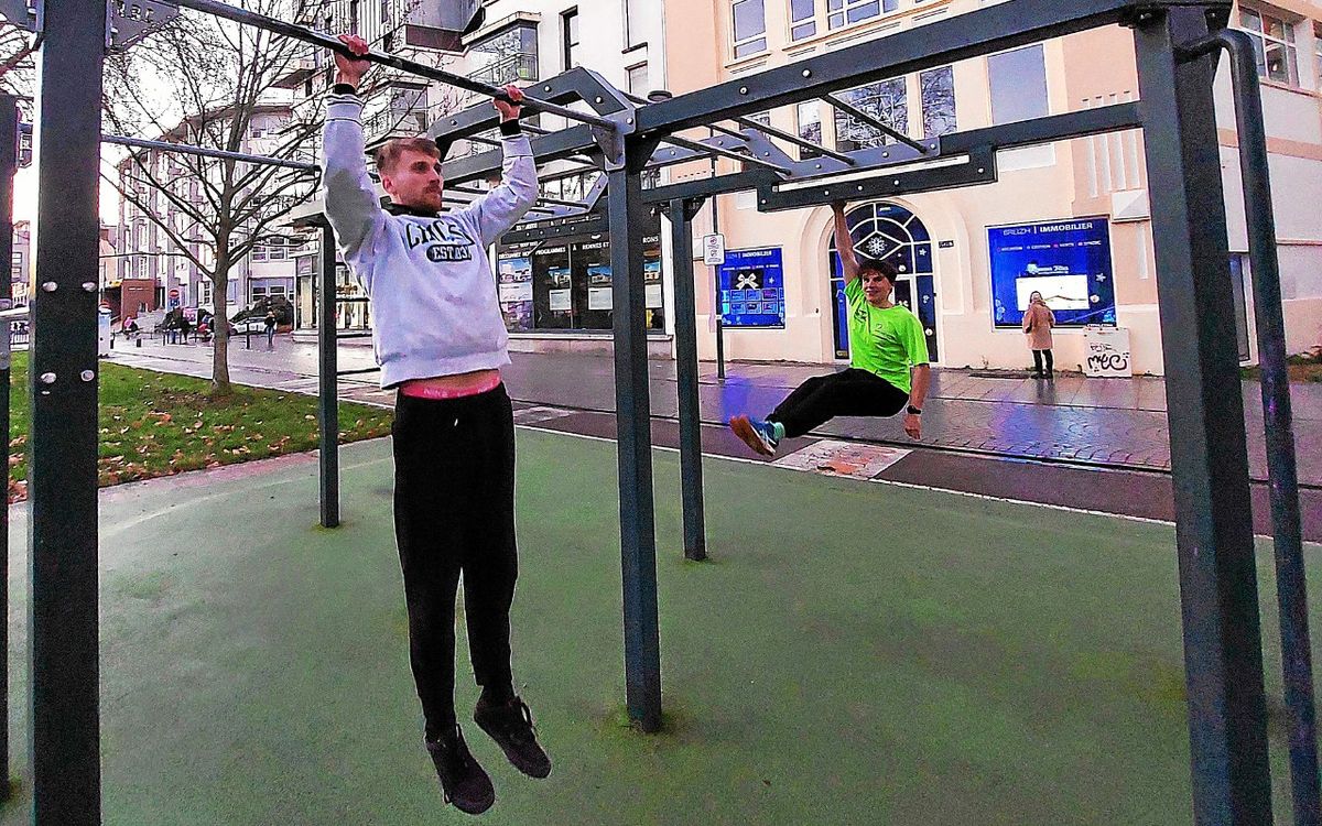 « On sort du taf et on va au street » : à Rennes le temps ne refroidit pas ces pratiquants de street workout