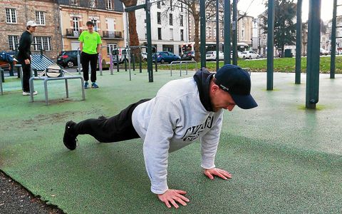 « Ce n’est pas la même philosophie que d’être en salle. Il y a aussi un plus grand brassage. On rencontre des gens de tous les horizons ».