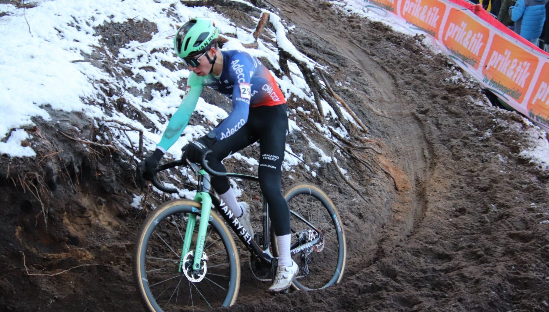 Deux crevaisons mais le sourire pour Aubin Sparfel - Actualité