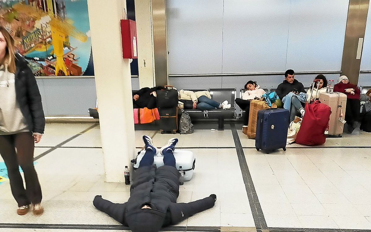 « Le grand bazar ! » : la galère d’un couple costarmoricain à l’aéroport de Nantes, bloqué par le gel