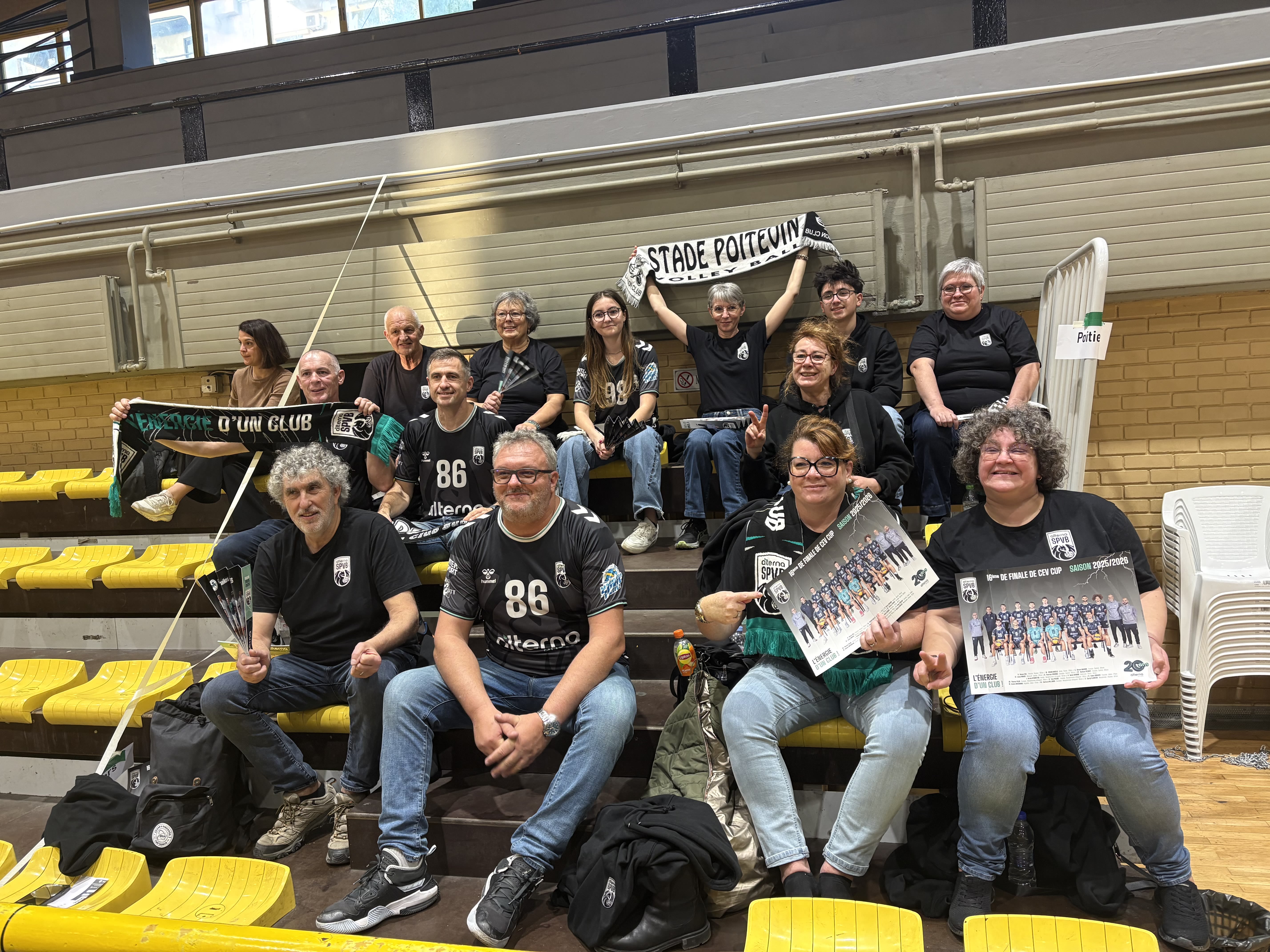 Dan Lewis et ses protégés ont du soutien à Athènes.