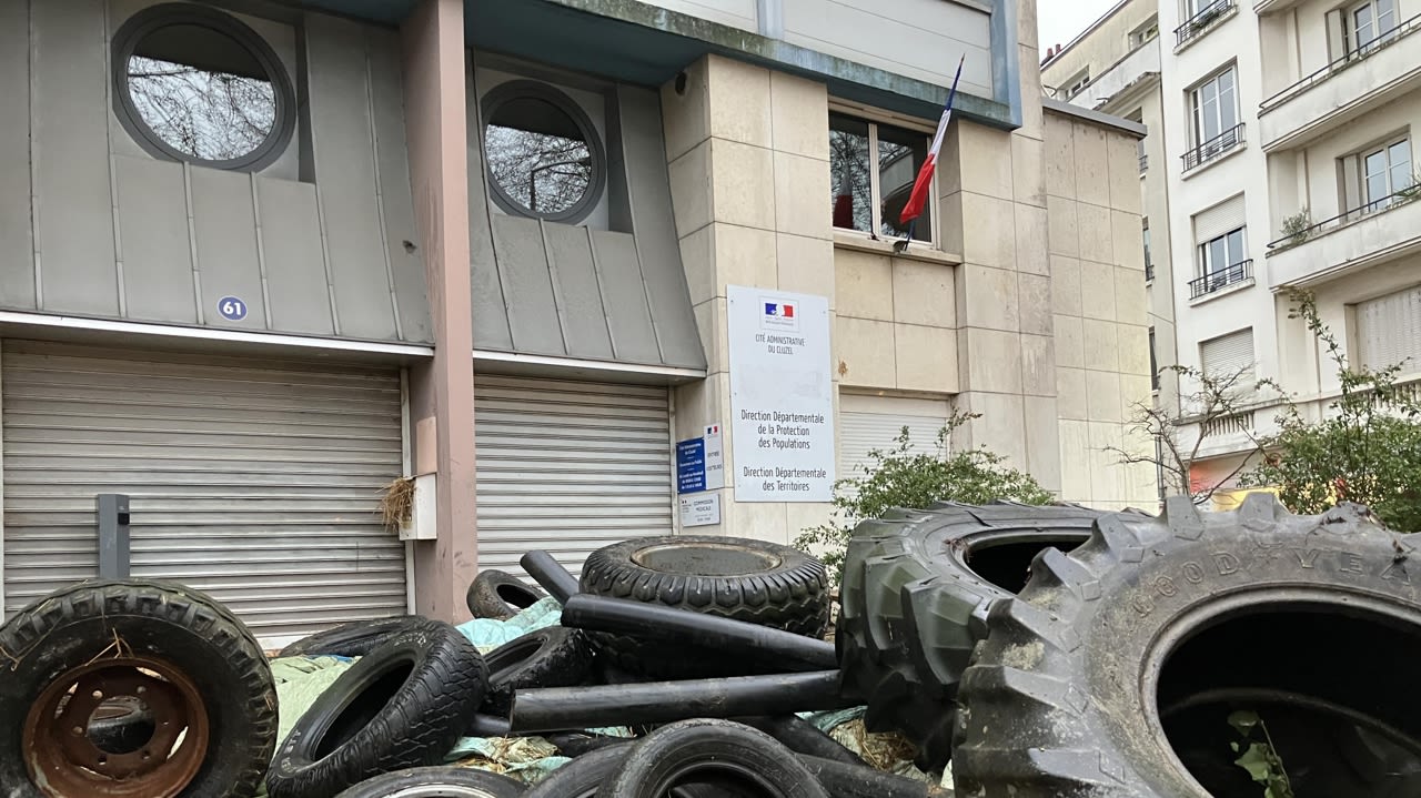 Les agriculteurs ont redescendu l’avenue de Grammont après avoir rallié la place Jean-Jaurès.