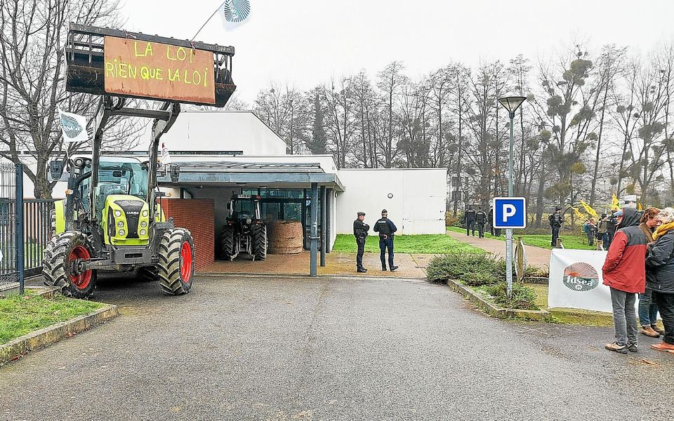 Le 11 décembre 2025, les agriculteurs ont empêché le vote du SAGE Vilaine à Châteaubourg.