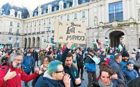 « C’est l’intérêt de tout le monde » à Rennes environ 3 000 manifestants pour défendre la qualité et la gestion de l’eau