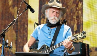 Son « talent artistique unique a révolutionné la musique américaine » : décès à 78 ans de Bob Weir, guitariste des Grateful Dead