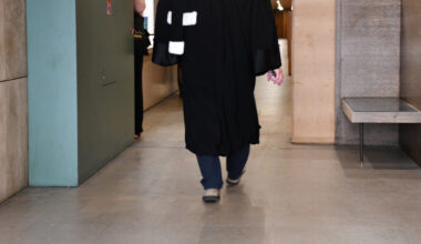 un prévenu contredit son avocat et réclame la prison