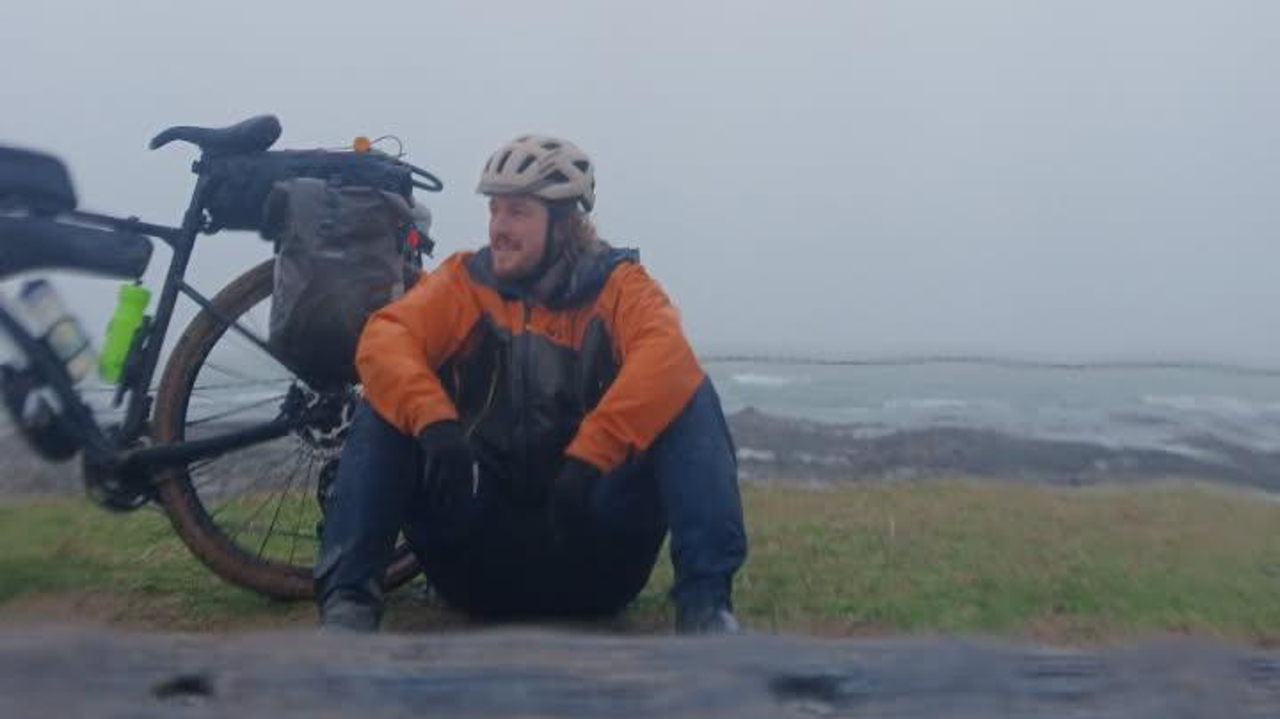 Après un grand chambardement dans sa vie, un Poitevin fait le tour de France à vélo en quête des points cardinaux