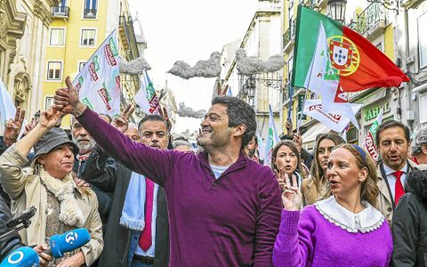 André Ventura, le président du parti d’extrême droite Chega, est le favori du premier tour de l’élection présidentielle au Portugal.