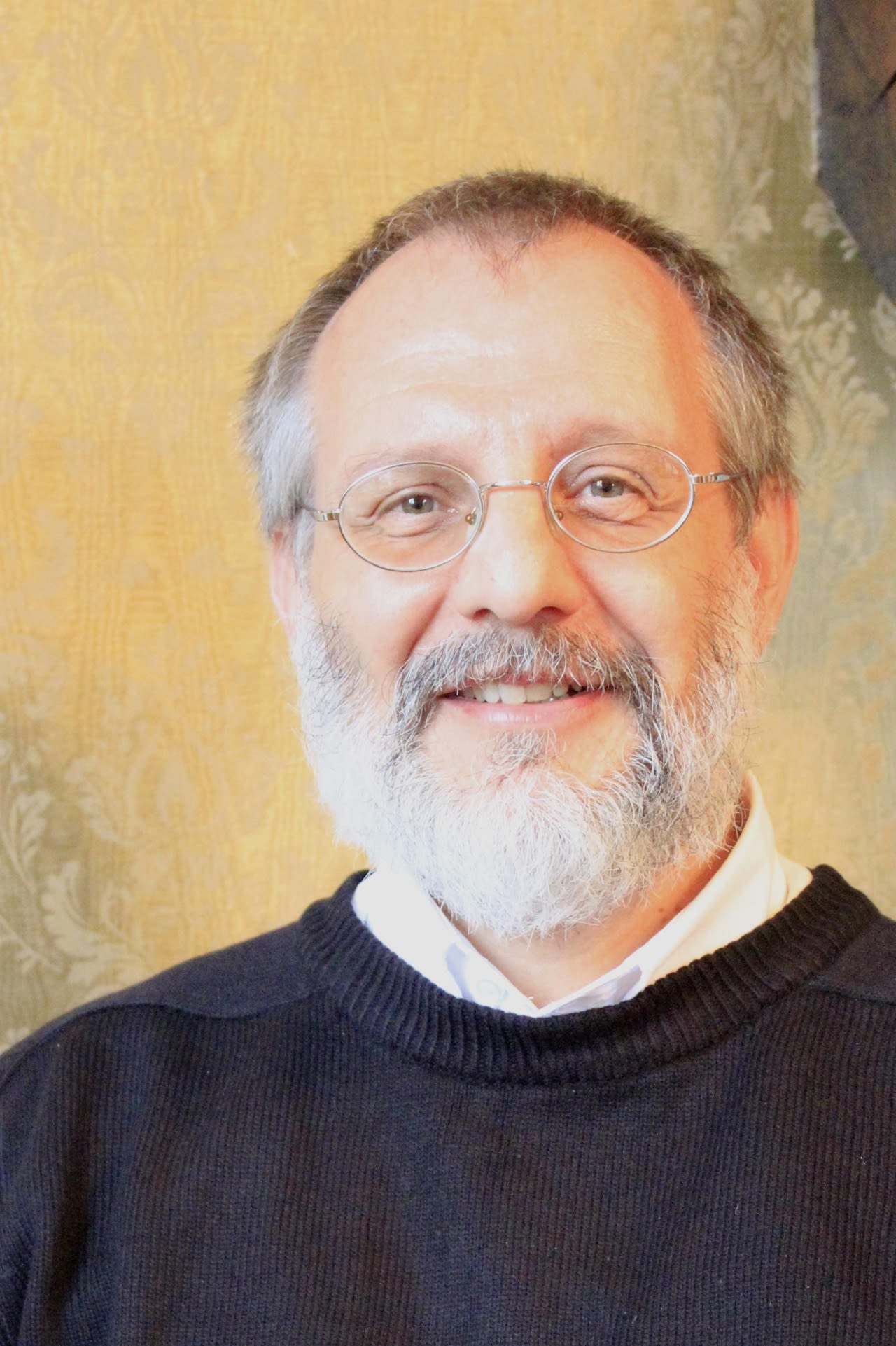 Olivier Maire était originaire de Besançon. Il avait été ordonné prêtre le 17 juin 1990. Il avait été un temps missionnaire en Afrique. Il avait notamment vécu dans l'Indre.