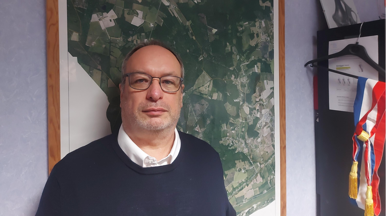 le maire de Saint-Étienne-de-Chigny, Régis Salic, sollicite un second mandat