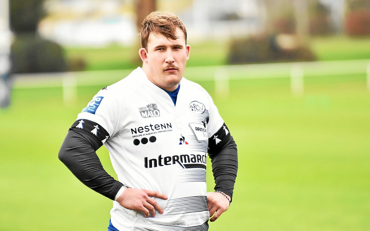 Grenoble - RC Vannes : Simon Bourgeois à l’entraînement du RCV, Maxime Lafage écourte sa séance, Ben Stevenson absent