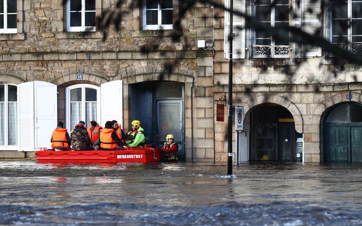 DIRECT - Crues en Bretagne : la décrue amorcée à Quimperlé, la vigilance orange étendue à l'Ille-et-Vilaine