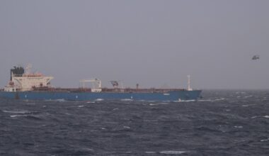 Le pétrolier de la flotte fantôme russe intercepté va être convoyé vers le port de Marseille-Fos