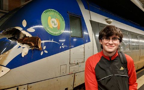 « J’étais juste derrière cette vitre, il y a eu un gros bruit, et ma voisine a été touchée, elle a eu des bouts de verre dans l’œil et sur le visage », rapporte Noa, un Quimpérois.