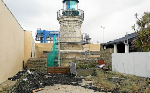 Jusqu’à l’enclos des phares, la mer a rejeté sable, algues, détritus en forte quantité lors de la tempête Ingrid.