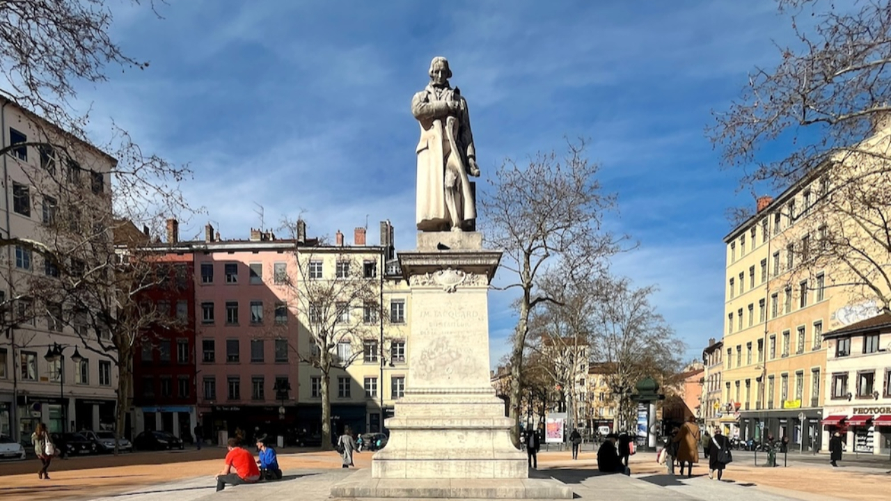 Pourquoi la statue Jacquard, grande figure de Lyon, va changer de visage