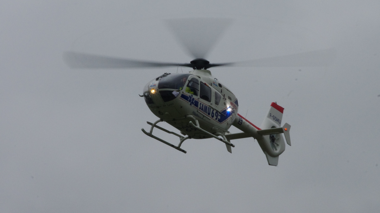 un piéton de 17 ans percuté et héliporté