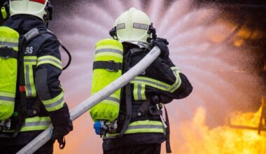 Cet bâtiment prend feu près de Nice, les pompiers évacuent 90 habitants en catastrophe