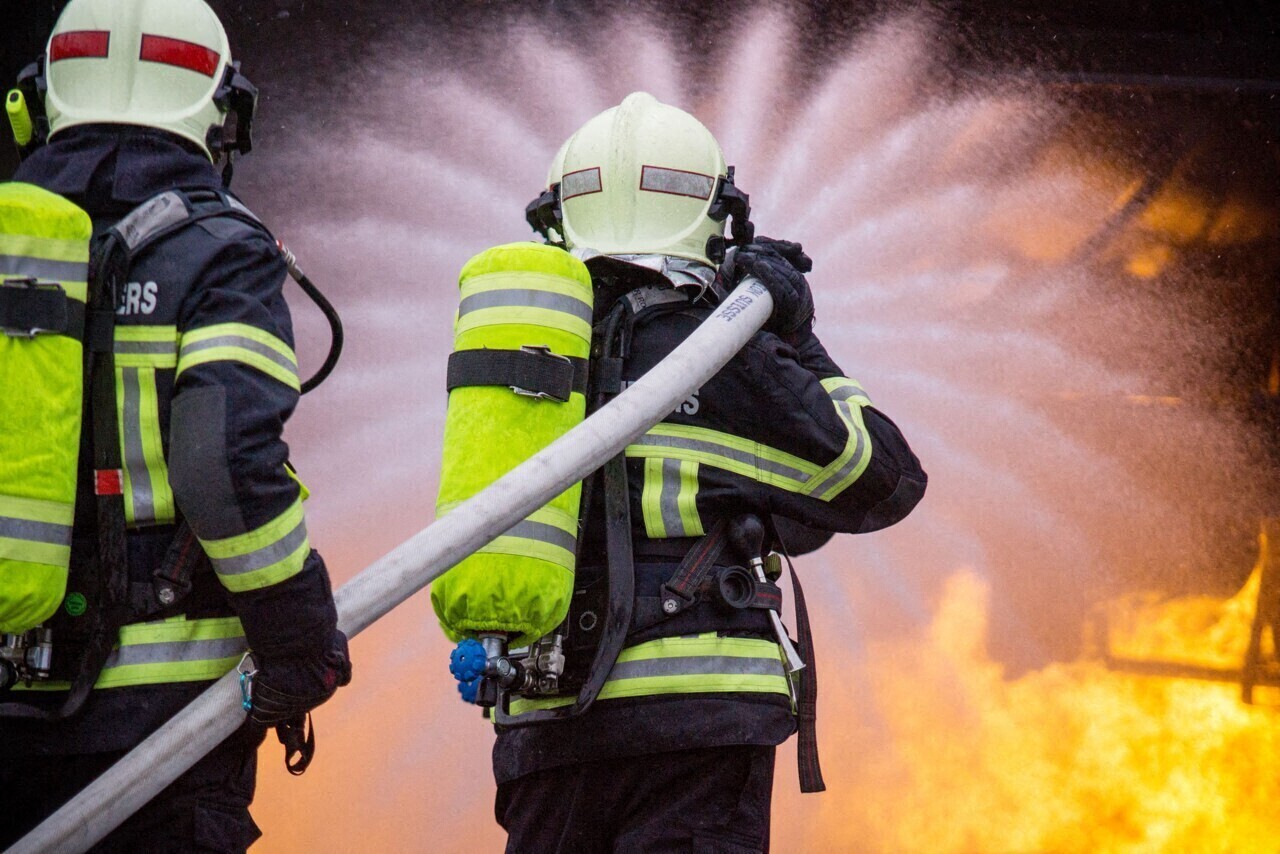 Cet bâtiment prend feu près de Nice, les pompiers évacuent 90 habitants en catastrophe