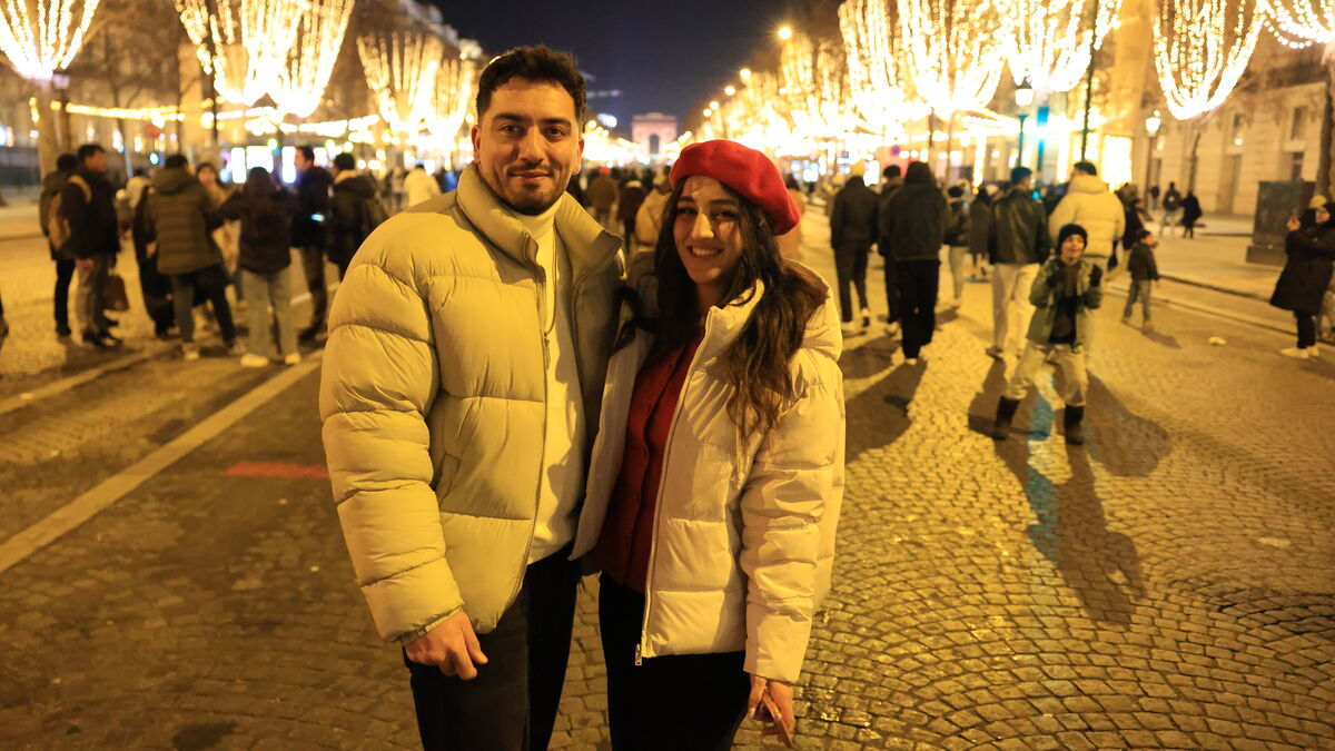 Nouvel An sur les Champs-Élysées : « C’est magique d’être ici »