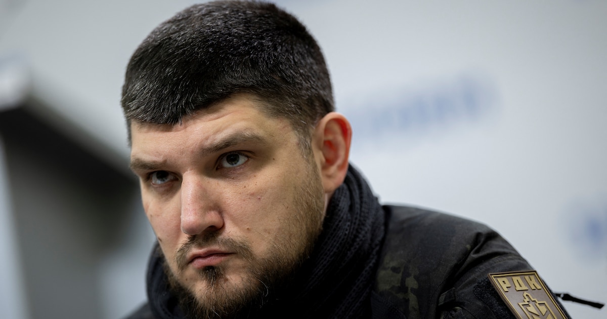 Le chef militaire russe anti-Poutine Denis Kapoustine lors d'une conférence de presse à Kiev (Ukraine), le 21 mars 2024.