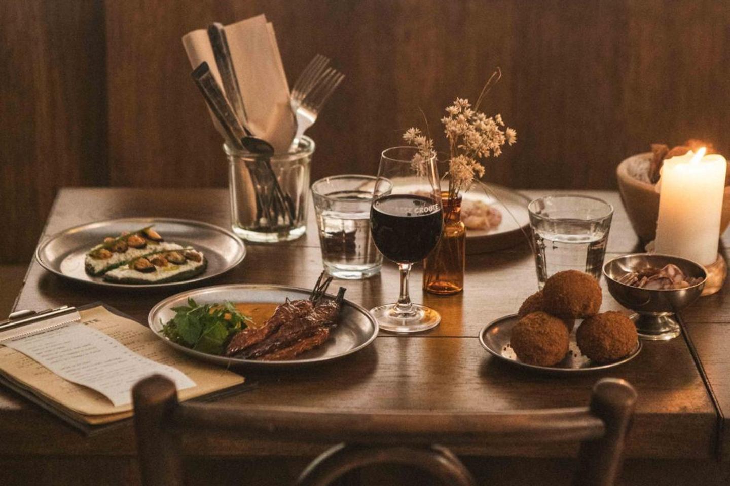 A Montpellier, le Club Casse-Croûte sert l’Aubrac et l’Espagne sur un plateau