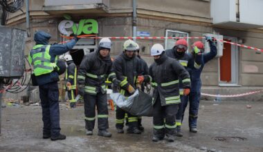 Au moins 12 morts dans une vague de frappes russes en Ukraine