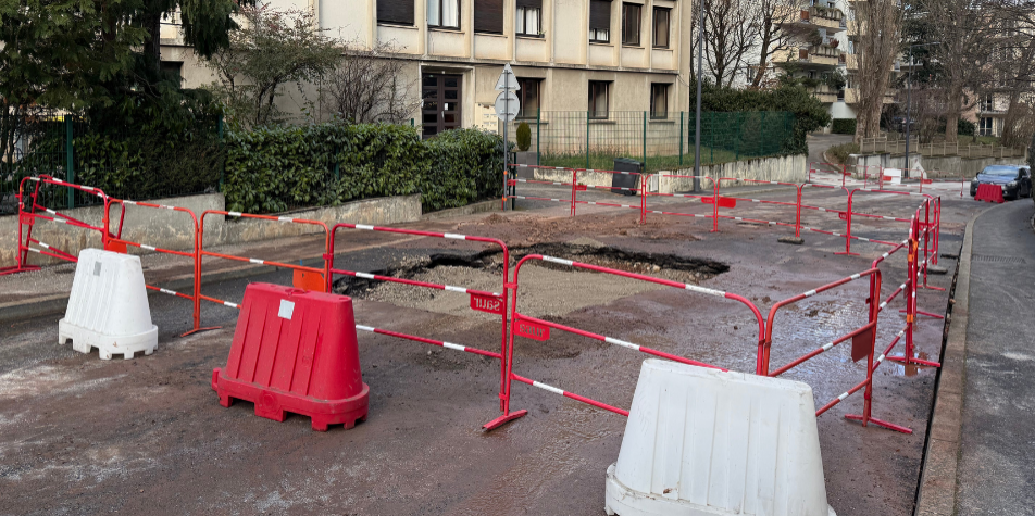 Rupture de canalisation à Saint-Étienne : la rue du Portail Rouge fermée plusieurs jours