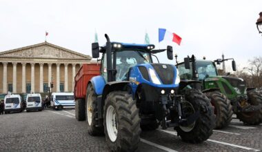 les tracteurs de la FNSEA quittent Paris