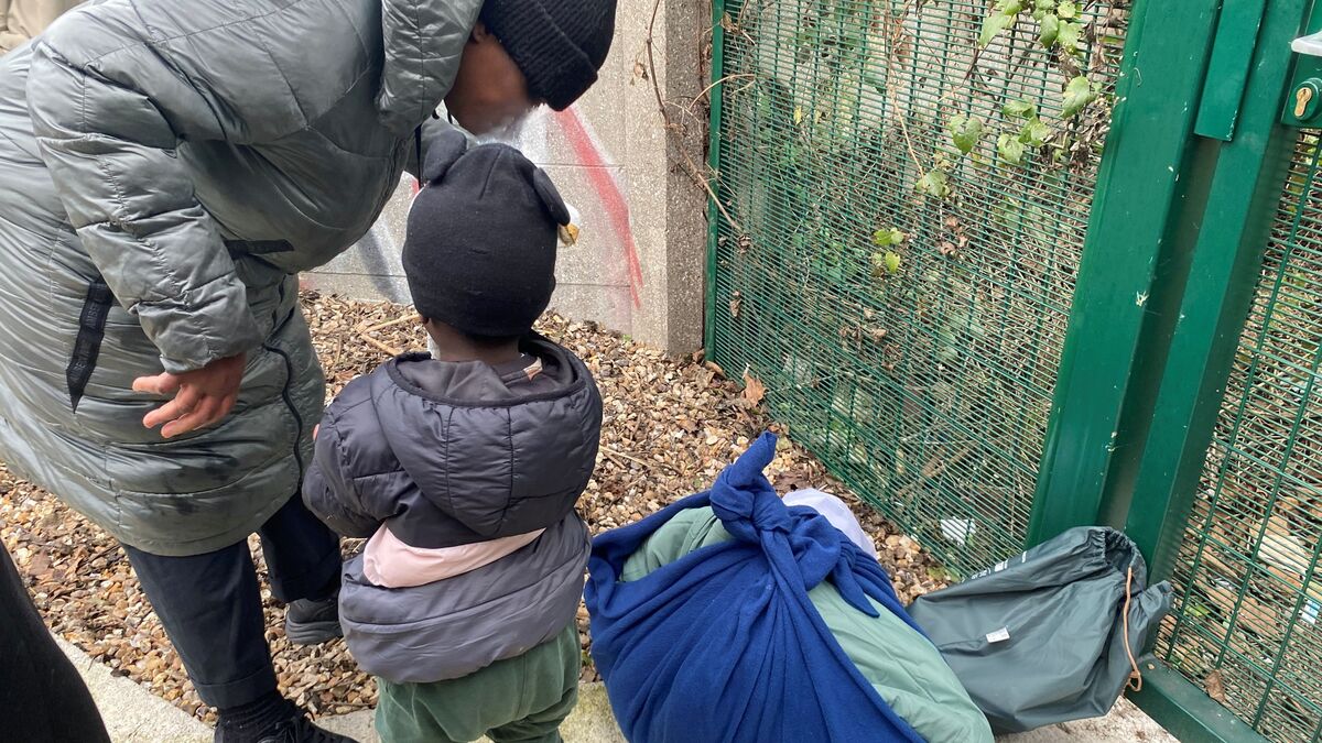 « J’ai froid aux mains parce que je n’ai pas de gants » : Fallou, 5 ans et demi et sans abri à Paris