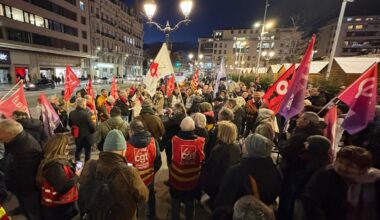 environ 150 manifestants solidaires du peuple vénézuélien réunis place de la Liberté à Toulon